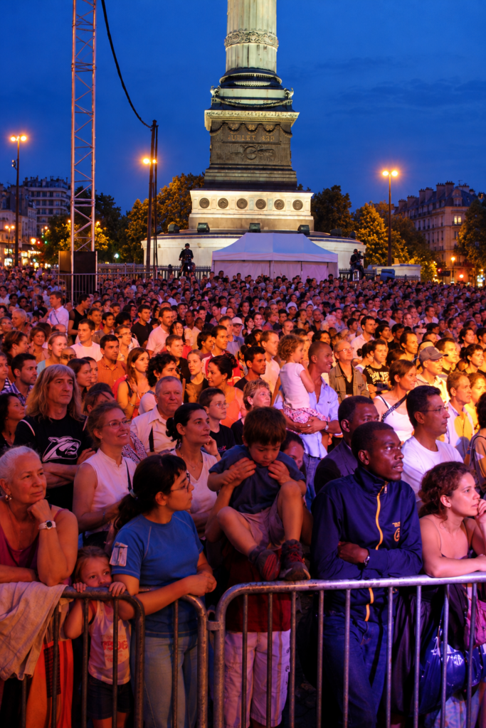 Bastille · La place et le public