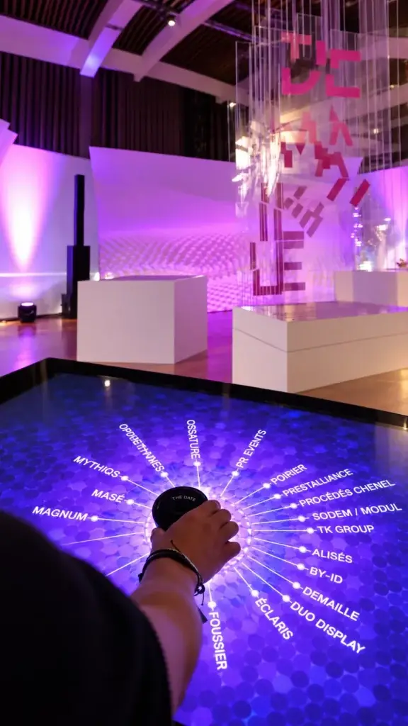 THE DATE — espace, geste et lumière